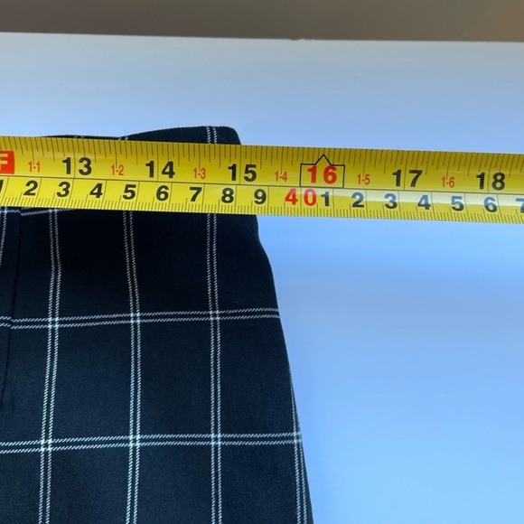 Large Dynamite Plaid Skirt Stretchy - Picture 4 of 4